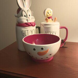 *New* Rare Rae Dunn Tweety Bird and Bugs Bunny Tunes Large Mugs Merry Christmas.